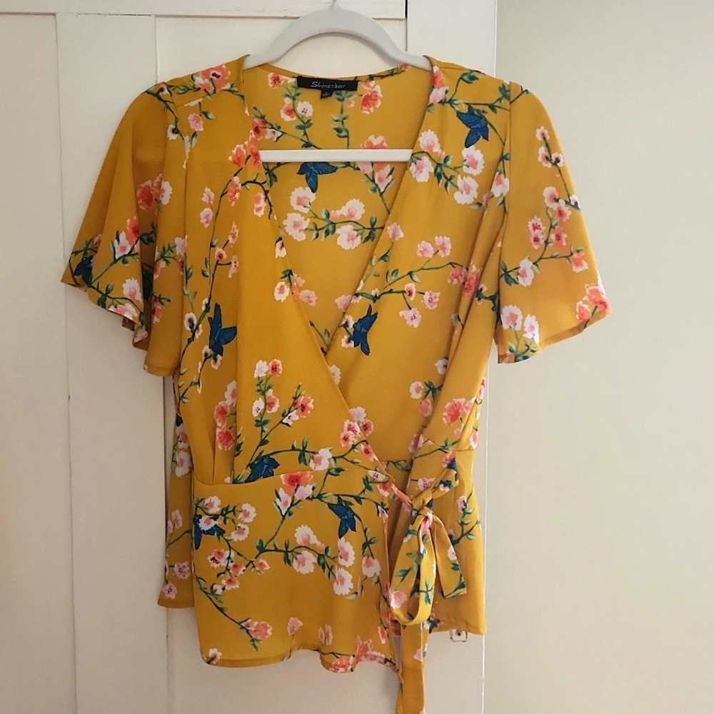 Floral bird wrap top L